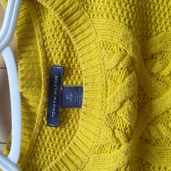 Yellow/mustard cable knit Tommy Hilfiger sweater - Picture 3 of 4